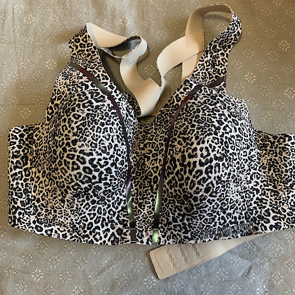 Victoria SPORT supportive bra